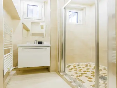 Salle de bains dans l'établissement Quiet apartment 1BR 4P - Quartier du Mail