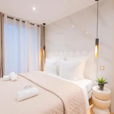 Luxurious Apartment Stylish Design - René Boulanger