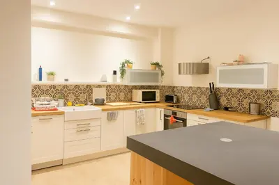 Cuisine ou kitchenette dans l'établissement Appartement 4 Chambres proche commodités Ideal grande Famille et Groupe de professionnels Proche Paris