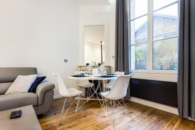 Coin salon dans l'établissement Peaceful apartment - 1BR 4P - Eiffel Tower