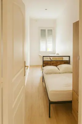 Plan de l'établissement Le 9 Privé Chambres Chic à Puteaux près Paris, kitchen et 2 SDB ideal couples et Professionnels en déplacement