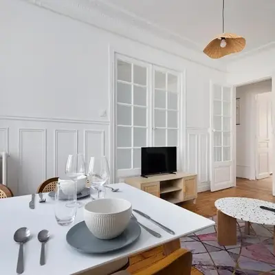 Elegant 3-room apartment near Foch Hospital & La Défense Paris