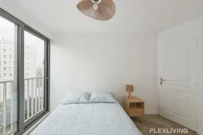 Un ou plusieurs lits dans un hébergement de l'établissement Spacious T7 in Paris 20