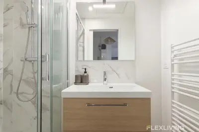 Salle de bains dans l'établissement Spacious T7 in Paris 20