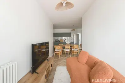 Télévision ou salle de divertissement dans l'établissement Room in spacious T7 in Paris 20