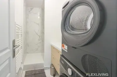 Salle de bains dans l'établissement Idéal room in spacious T7 in Paris 20