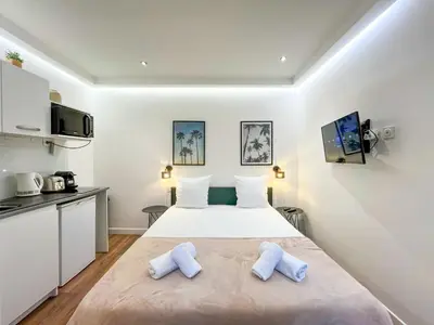 Un ou plusieurs lits dans un hébergement de l'établissement UrbanFlat 207 - Beautiful Studio in the center of Paris