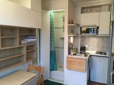 Cuisine ou kitchenette dans l'établissement STUDIO Doré