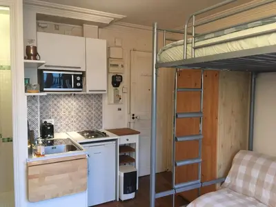 Cuisine ou kitchenette dans l'établissement STUDIO Doré