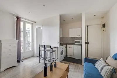 Cuisine ou kitchenette dans l'établissement Cosy Studio - 2P- Clichy