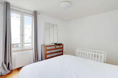 Un ou plusieurs lits dans un hébergement de l'établissement Beautiful Apartment 2BR-3P- Beaugrenelle