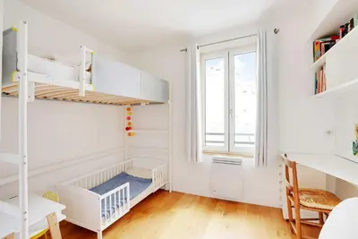 Bibliothèque dans l'appartement