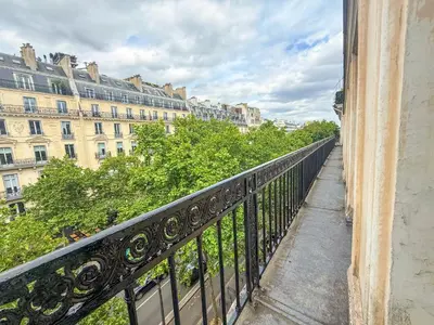 Balcon ou terrasse dans l'établissement UrbanFlat 102 - Large apartment Opera District