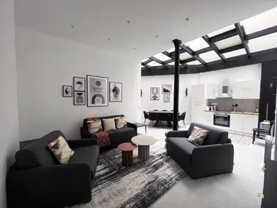Coin salon dans l'établissement UrbanFlat 08 - Design Flat in Republique - 2 Bedrooms