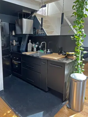 Cuisine ou kitchenette dans l'établissement Petit loft au coeur du Marais