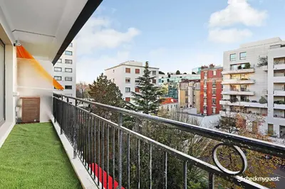 Balcon ou terrasse dans l'établissement Cozy apartment - 1BR 4P - next to Paris