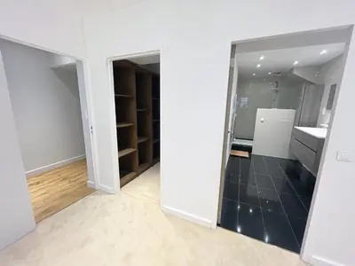 Cuisine ou kitchenette dans l'établissement UrbanFlat 166 - Luxury Apartment in the Center of Paris