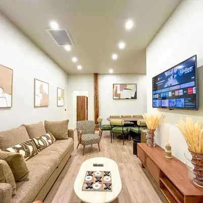 UrbanFlat 199 - Beautiful 5 Bedrooms Parisian Townhouse Flat