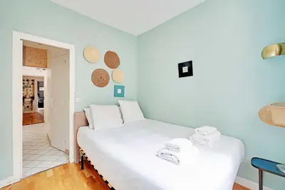 Un ou plusieurs lits dans un hébergement de l'établissement Comfortable Apartment 1BR-4P - Champs Elysees