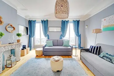 Coin salon dans l'établissement Comfortable Apartment 1BR-4P - Champs Elysees