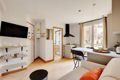 Télévision ou salle de divertissement dans l'établissement Studio Paris 36 2 people Eiffel Tower