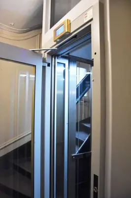Plan de l'établissement Place Maubert Coeur de Paris Beau Nid contemporain vue Paris calme clair dernier etage clim ascenseur