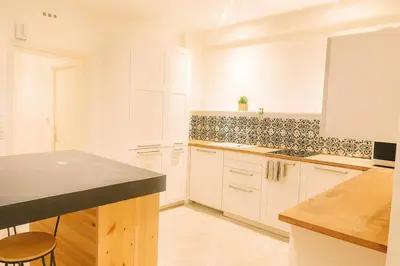 Cuisine ou kitchenette dans l'établissement Chambres privées dans maison conviviale à Puteaux Salle de bain et cuisine partagées