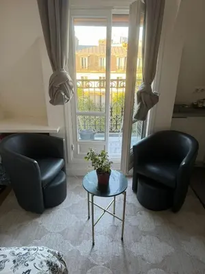 Coin salon dans l'établissement Sweet appartment in center of paris