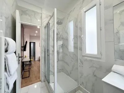 Salle de bains dans l'établissement UrbanFlat 158 - Cosy Apartment in the center of Paris