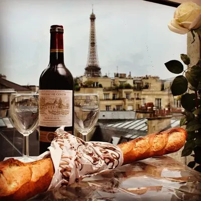 Boissons dans l'établissement Suite Arc de Triomphe, Étoile, Champs-Elysees