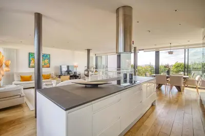 Cuisine ou kitchenette dans l'établissement Maison Hortense - Villa a Issy-les-Moulineaux
