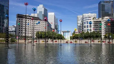 Vue générale sur Courbevoie ou vue de la ville depuis l'appart'hôtel
