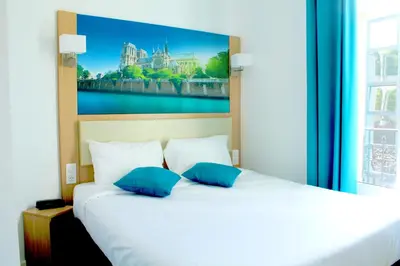 Un ou plusieurs lits dans un hébergement de l'établissement Hotel De Paris