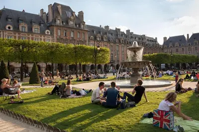 Clients de l'établissement Historic Paris Apartment Steps from Notre Dame and Louvre - Limited Offer