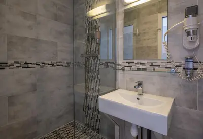 Salle de bains dans l'établissement Hotel Luxor
