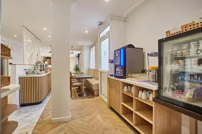 Cuisine ou kitchenette dans l'établissement Hotel Gabriel Issy Paris