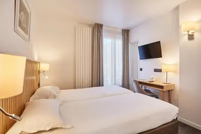 Un ou plusieurs lits dans un hébergement de l'établissement Hotel Gabriel Issy Paris