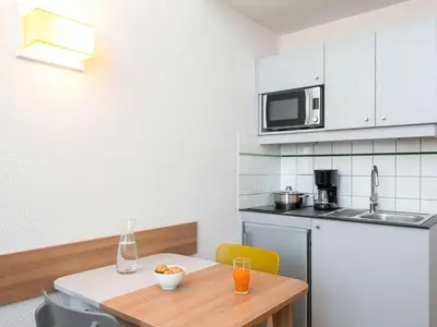 Cuisine ou kitchenette dans l'établissement Aparthotel Adagio Access La Défense - Place Charras