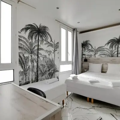 Modern's Hotel