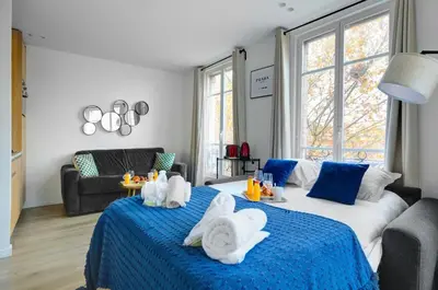 Un ou plusieurs lits dans un hébergement de l'établissement 155 Suite Georges - Superbe Appartement à Paris