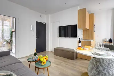 Télévision ou salle de divertissement dans l'établissement 160 Suite Eve - Superbe Appartement à Paris