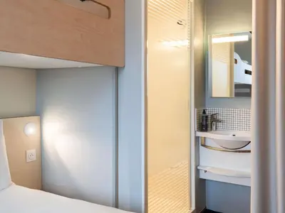 Salle de bains dans l'établissement ibis budget Issy Les Moulineaux Paris Ouest