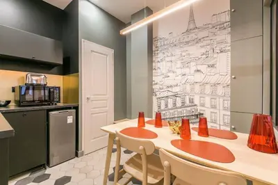 Cuisine ou kitchenette dans l'établissement New and Cosy in heart of Paris, 12e, 4pers