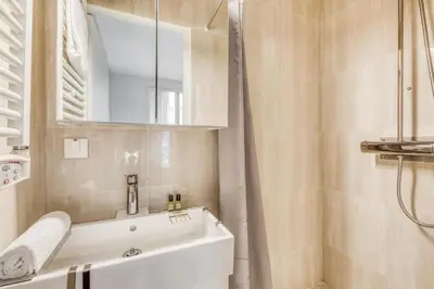 Salle de bains dans l'établissement Charming Apartment close to Gare de Lyon