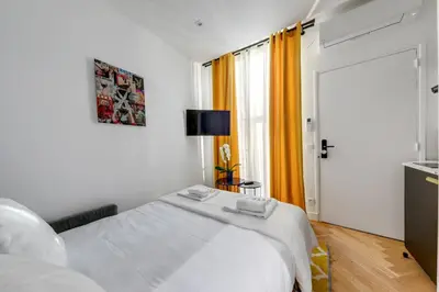 Un ou plusieurs lits dans un hébergement de l'établissement 213 Suite Givenchy - Superbe Appartement à Paris