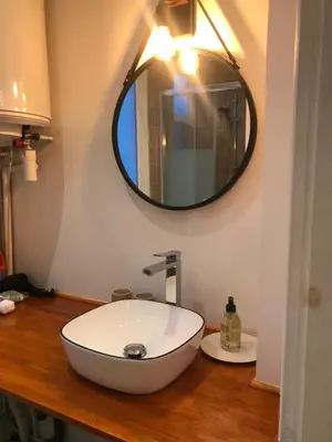 Salle de bains dans l'établissement Quiet apartment hill of Montmartre