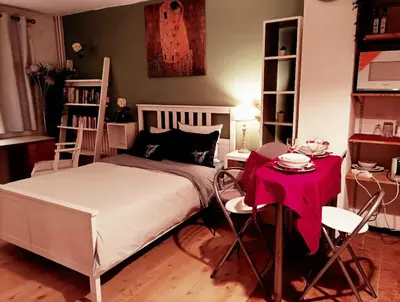 Un ou plusieurs lits dans un hébergement de l'établissement Studio accueillant au cœur de Paris - 30 m² - Tout inclus.