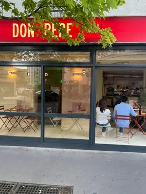 Restaurant ou autre lieu de restauration dans l'établissement Super appartement refait à neuf beaucoup de charme