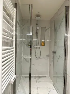 Salle de bains dans l'établissement Super appartement refait à neuf beaucoup de charme