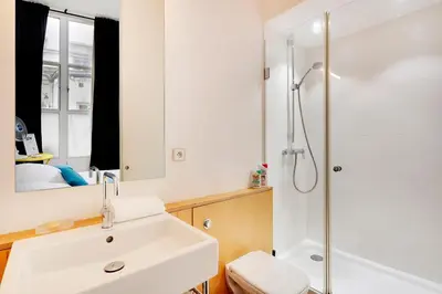 Salle de bains dans l'établissement le plumassier du roi